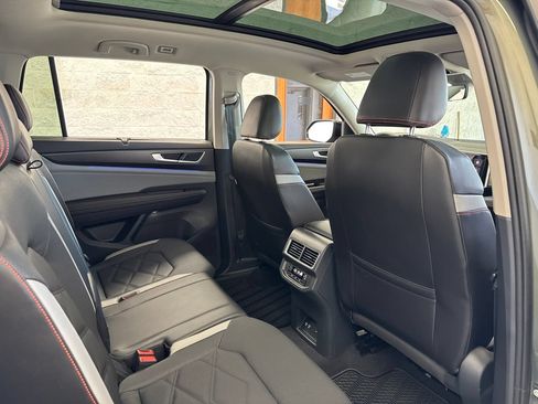 Used 2024 Volkswagen Atlas Peak Edition SE AWD/4WD image 46