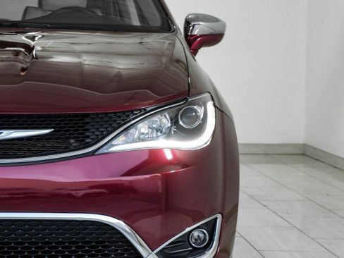 Used 2020 Chrysler Pacifica Limited image 40