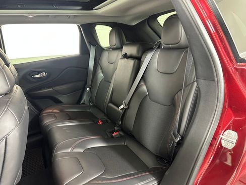 Used 2020 Jeep Cherokee Trailhawk w/ Comfort/Convenience Group image 20