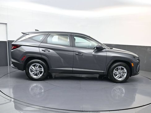 Used 2026 Hyundai Tucson SE FWD image 3
