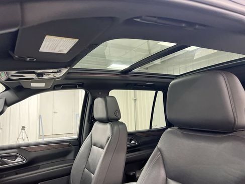 Used 2022 Chevrolet Tahoe Z71 w/ Luxury Package AWD/4WD image 20