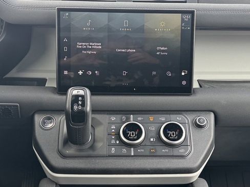 Used 2023 Land Rover Defender 130 SE image 13