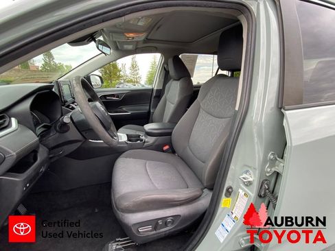 Certified 2021 Toyota RAV4 XLE w/ Convenience Package AWD/4WD image 32