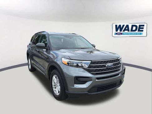 Used 2024 Ford Explorer XLT AWD/4WD image 3