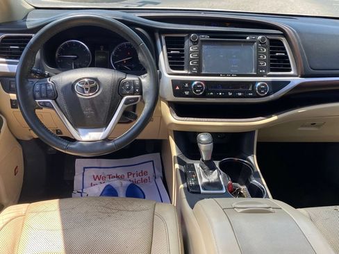 Used 2016 Toyota Highlander Limited Platinum FWD image 10