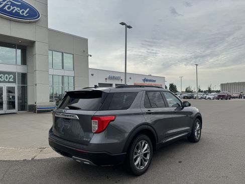 Used 2022 Ford Explorer XLT w/ Equipment Group 202A AWD/4WD image 5