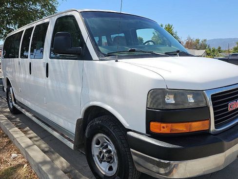 Used 2007 GMC Savana 3500 Extended Passenger w/ LT Preferred Equipment Group RWD image 1