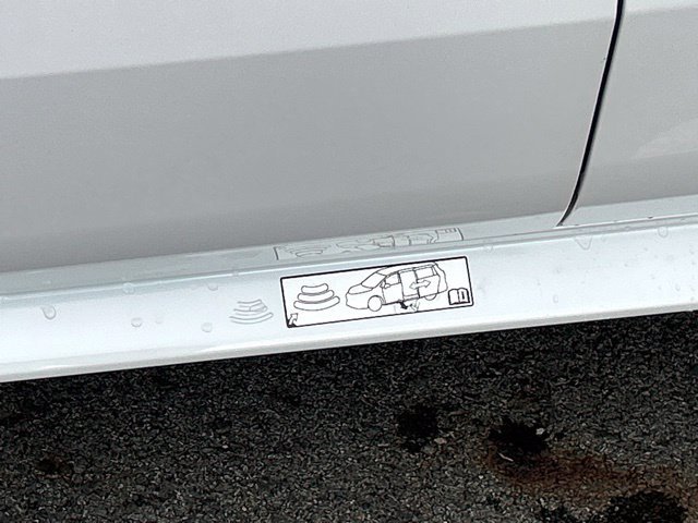 Used 2026 Toyota Sienna XLE AWD/4WD image 18
