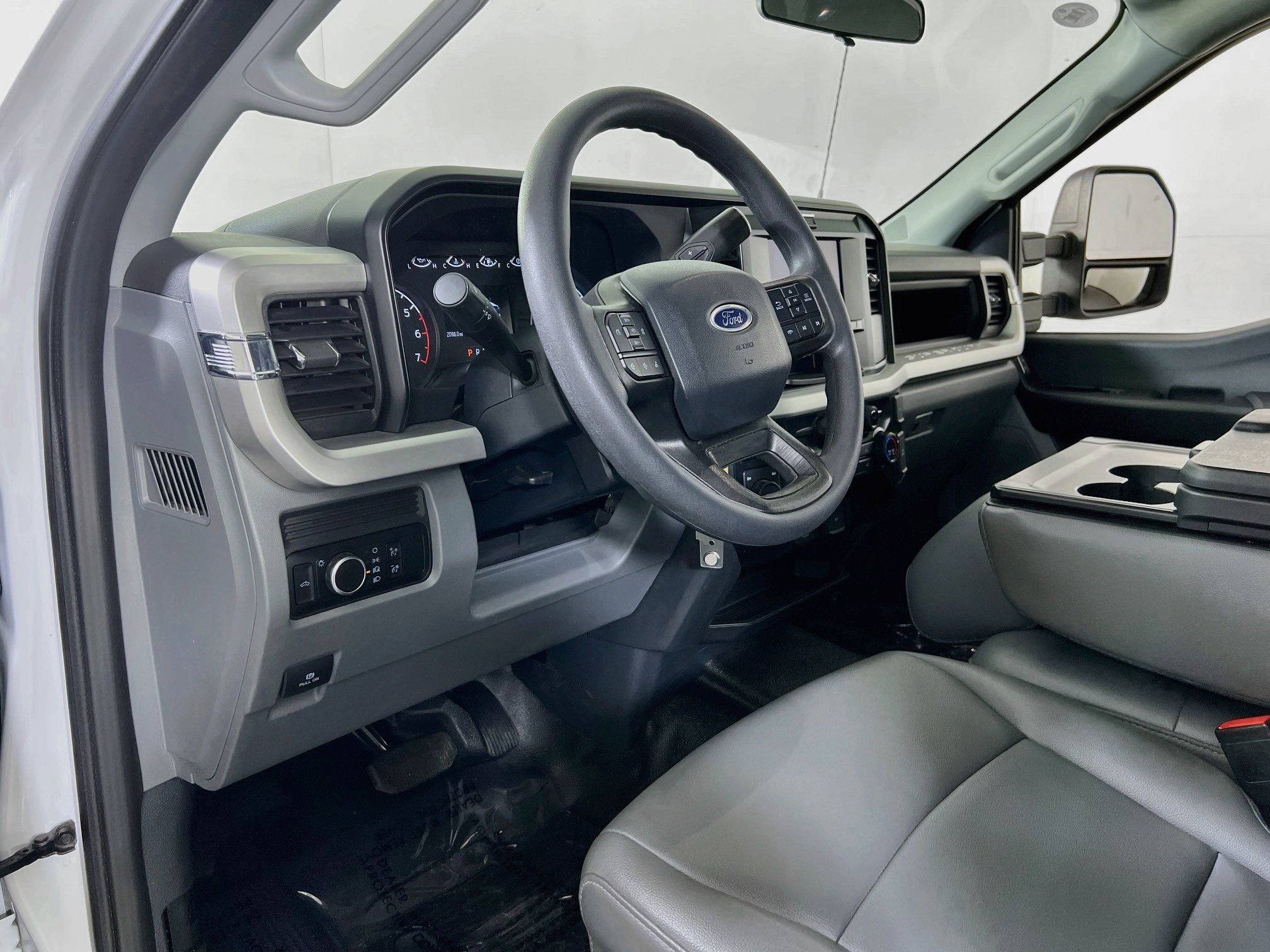 Used 2025 Ford F250 XL w/ F-250 >10K GVWR Package AWD/4WD image 9