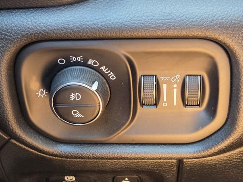 Used 2023 RAM 1500 Laramie AWD/4WD image 16