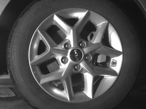 Used 2025 Kia Soul LX w/ LX Technology Package image 13