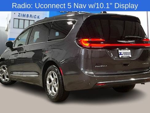 Used 2023 Chrysler Pacifica Limited image 4