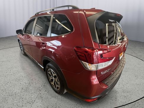 Used 2022 Subaru Forester Premium AWD/4WD image 3