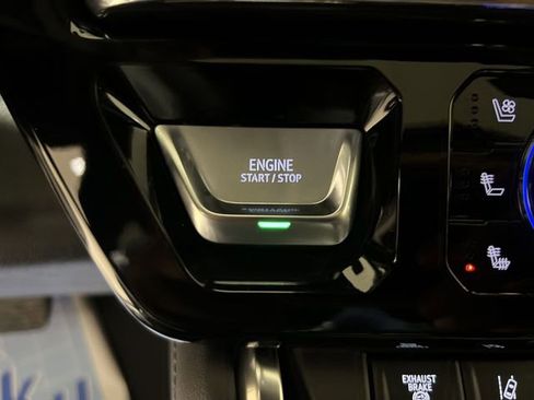 Certified 2025 GMC Sierra 3500 Denali w/ Denali Reserve Package image 16