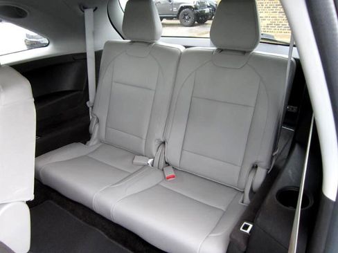 Used 2017 Acura MDX w/ Technology & Entertainment image 18