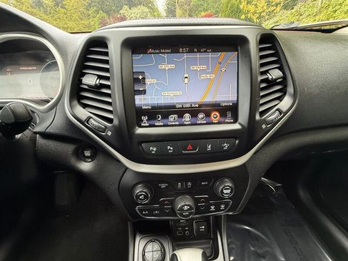 Used 2015 Jeep Cherokee Trailhawk w/ Comfort/Convenience Group AWD/4WD image 18