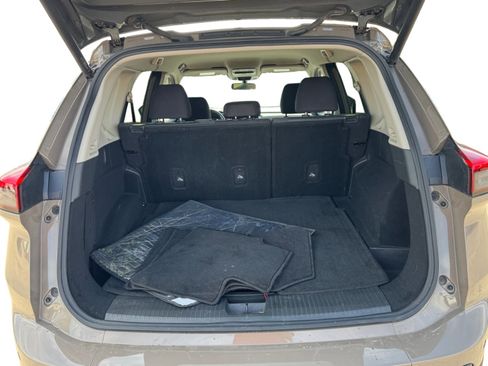 Used 2024 Nissan Rogue SV image 19