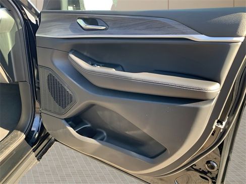 New 2025 Jeep Grand Cherokee L Limited w/ Luxury Tech Group II image 34