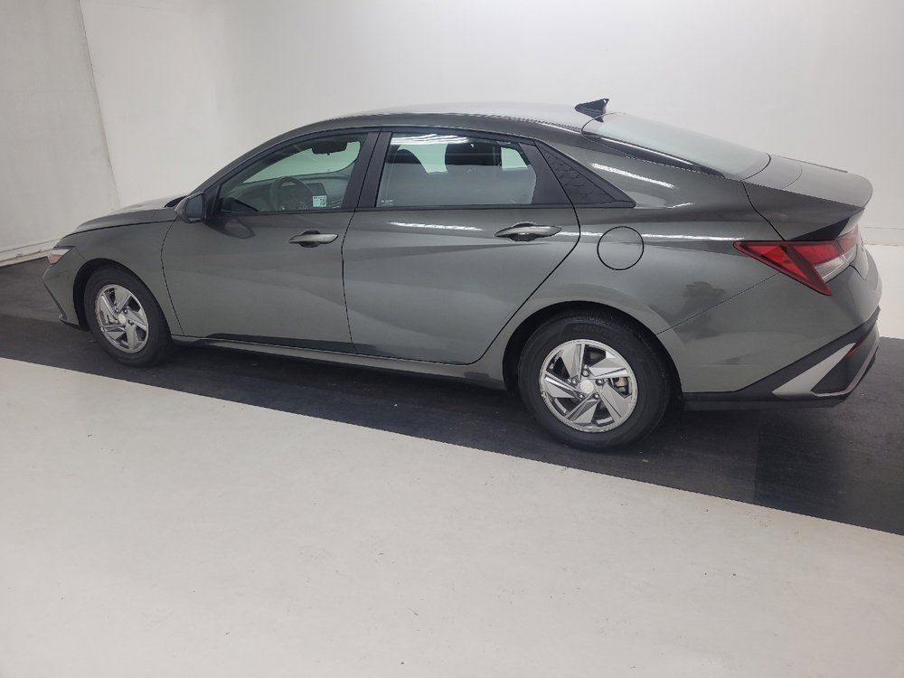 Used 2024 Hyundai Elantra SE FWD image 3
