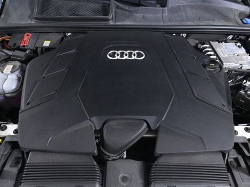 Used 2022 Audi Q8 Premium image 23