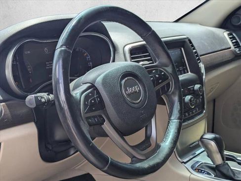 Used 2018 Jeep Grand Cherokee Laredo RWD image 8