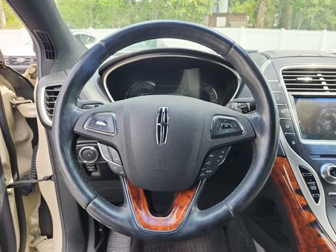 Used 2018 Lincoln MKX Reserve w/ Lincoln MKX Climate Package FWD image 10