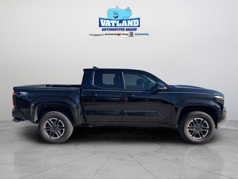 Used 2025 Toyota Tacoma TRD Sport image 4