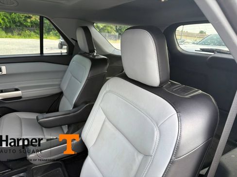 Used 2021 Ford Explorer XLT w/ Equipment Group 202A AWD/4WD image 9