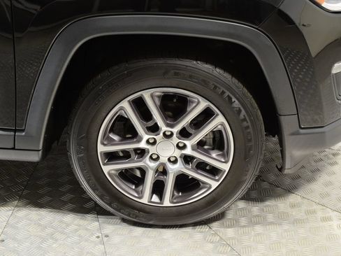 Used 2020 Jeep Compass Latitude FWD image 36
