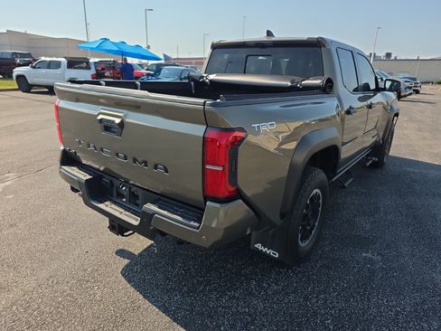 Used 2024 Toyota Tacoma TRD Off-Road w/ TRD Off Road Premium Package AWD/4WD image 4