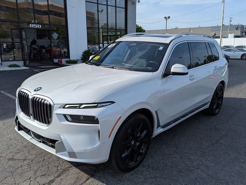 Used 2023 BMW X7 xDrive40i w/ Premium Package AWD/4WD image 3