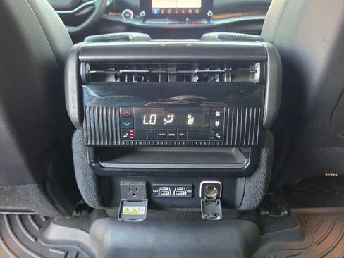 Used 2022 Jeep Wagoneer Series I w/ Convenience Group I AWD/4WD image 35