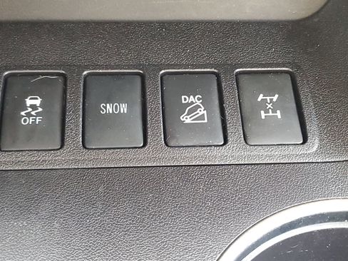 Used 2017 Toyota Highlander Limited AWD/4WD image 34