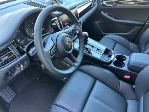New 2026 Porsche Macan image 4