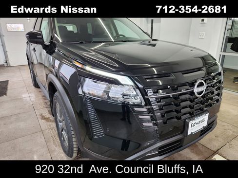 New 2026 Nissan Pathfinder SV image 1