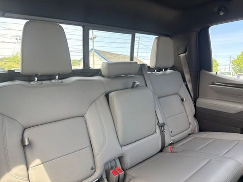Used 2025 Chevrolet Silverado 1500 LT w/ Z71 Off-Road Package AWD/4WD image 34