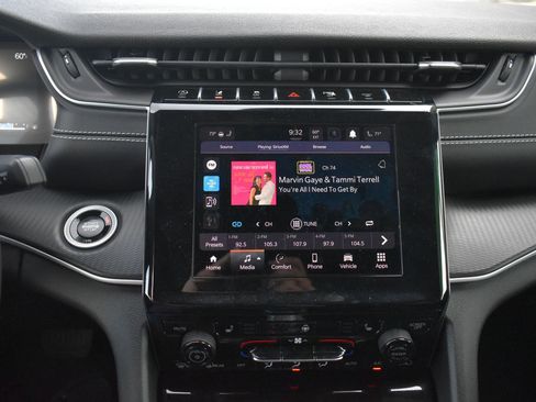 Used 2025 Jeep Grand Cherokee Altitude AWD/4WD image 26