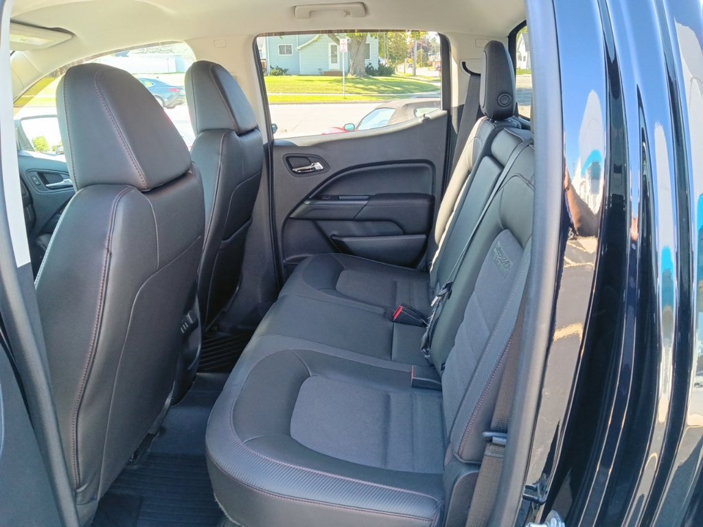 Used 2017 GMC Canyon SLE w/ All Terrain X Package AWD/4WD image 10