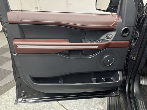 Used 2024 Ford Expedition Limited image 9