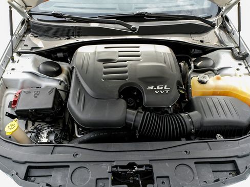 Used 2018 Chrysler 300 Limited image 44