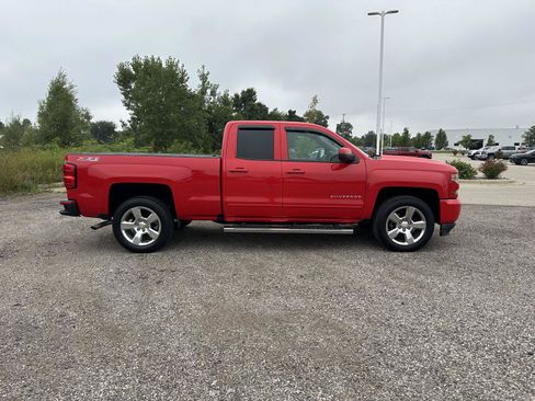 Used 2017 Chevrolet Silverado 1500 LT AWD/4WD image 43