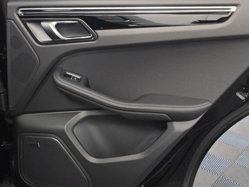 Certified 2026 Porsche Macan AWD/4WD image 24