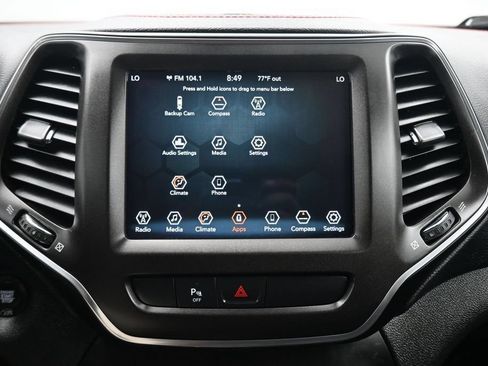 Used 2019 Jeep Cherokee Trailhawk AWD/4WD image 17
