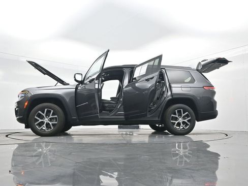 Used 2024 Jeep Grand Cherokee L Limited w/ Luxury Tech Group II image 47