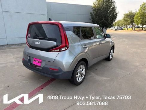 Used 2022 Kia Soul LX w/ Technology Package FWD image 9