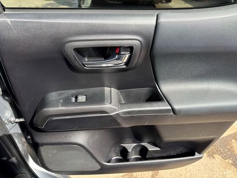 Used 2019 Toyota Tacoma TRD Off-Road w/ Technology Package image 33