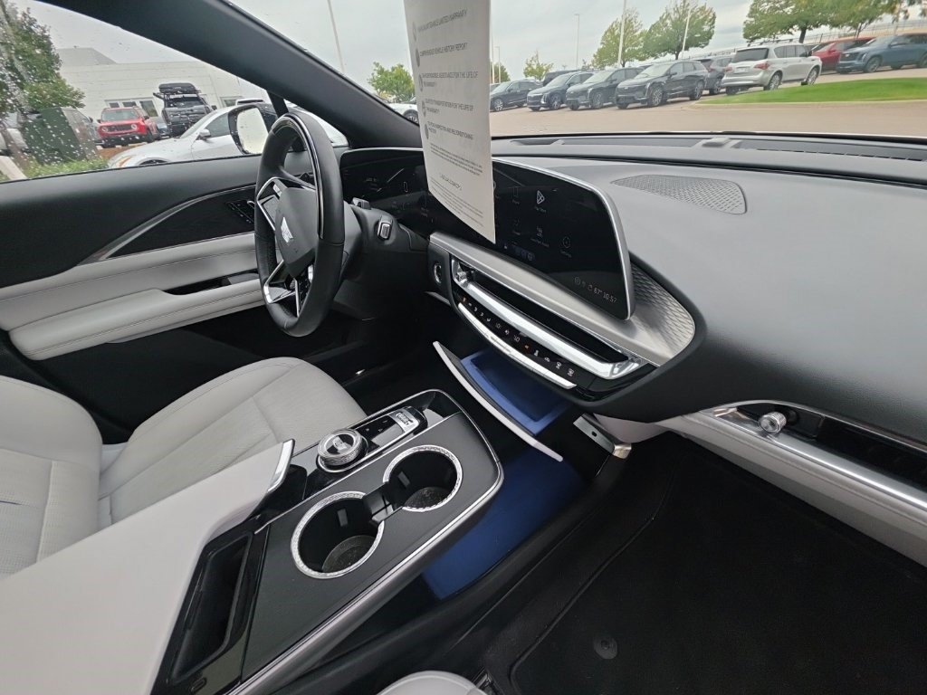 Used 2024 Cadillac Lyriq Luxury AWD/4WD image 22