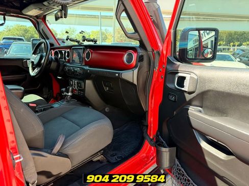 Used 2018 Jeep Wrangler Unlimited Rubicon AWD/4WD image 35