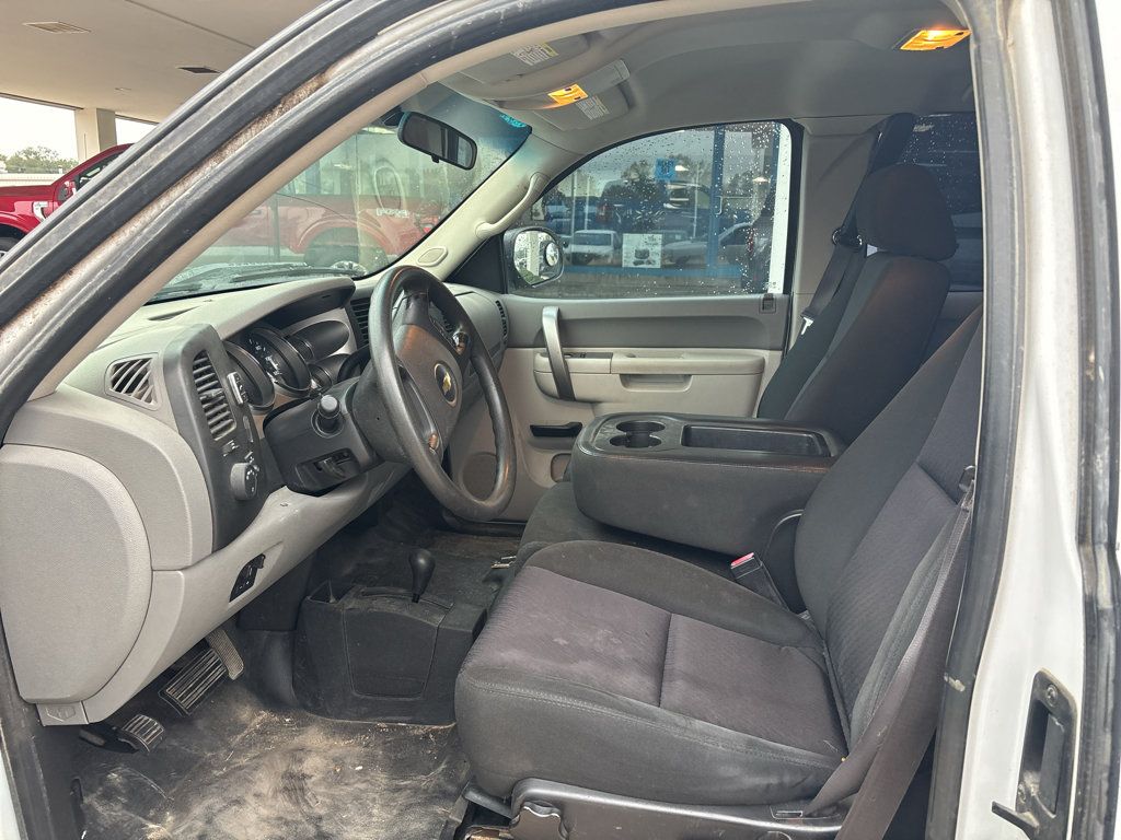 Used 2013 Chevrolet Silverado 2500 W/T AWD/4WD image 3