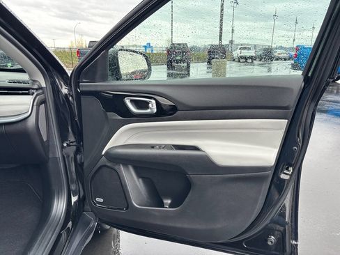 Used 2022 Jeep Compass Limited w/ Sun and Sound Group AWD/4WD image 26